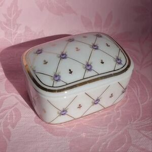 Vintage Otagiri DAINTY PURPLE FLOWER gold white ceramic trinket jewelry box